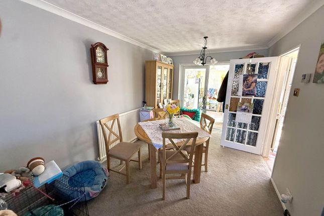 20, Broomfield Road, Bordon photo 3