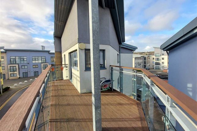 Flat for sale in St Catherines Court, Marina, Swansea