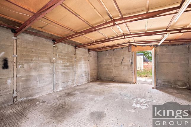 12, Westmoor Gardens, Enfield photo 2