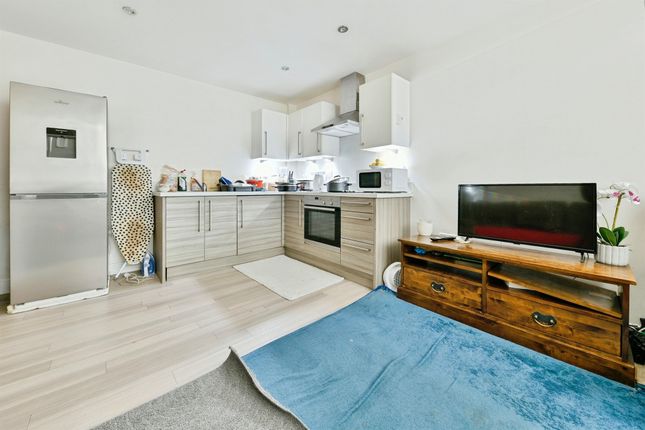 2-bed flat on Flat 59, Skyline House, Swingate, Stevenage, £200,000