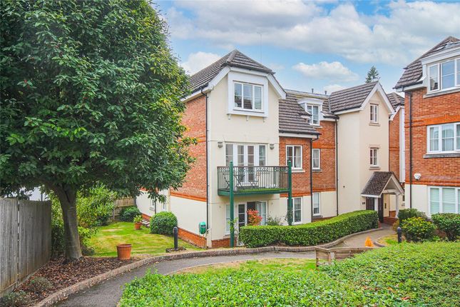 Thumbnail Flat for sale in Oaklands Court, Canonsfield Road, Oaklands, Hertfordshire