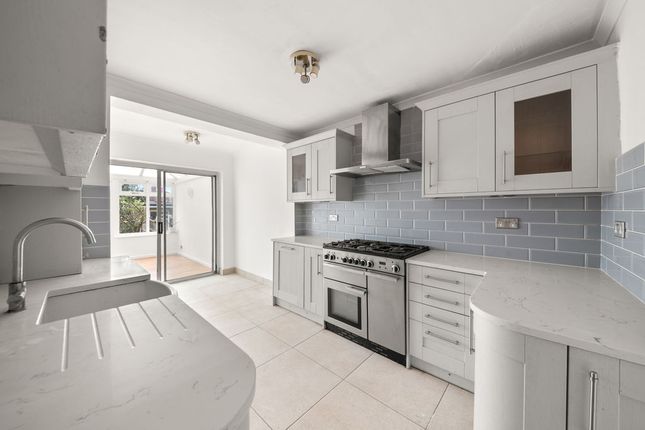 29, Clauson Avenue, Northolt photo 3