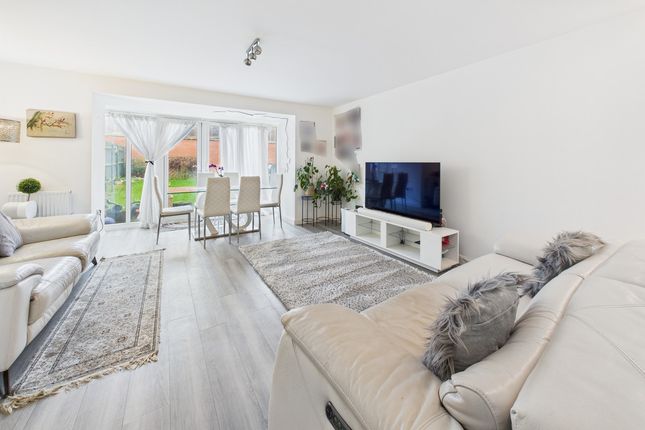 64, Burgundy Drive, Hemel Hempstead photo 2
