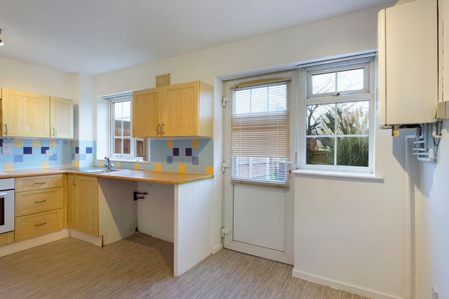 End terrace house to rent in Sussex Drive, Banbury