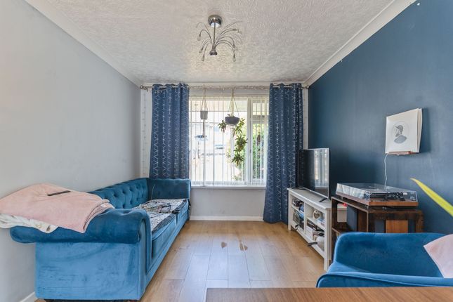 18 Holst Close, Newport photo 4