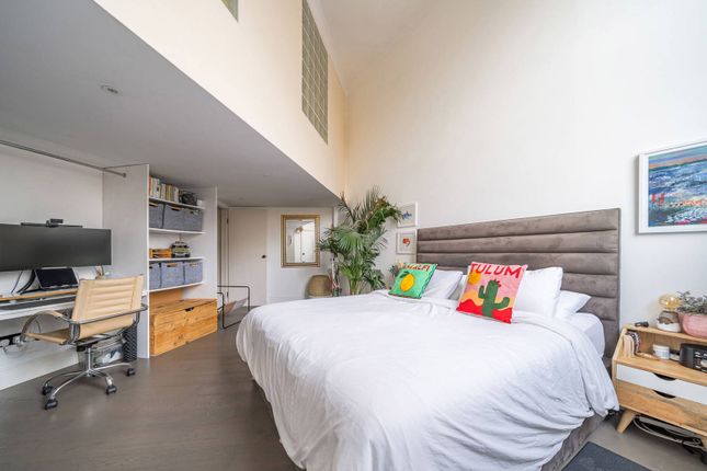 Maisonette for sale in Manor Place, Walworth, London