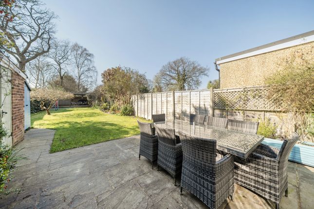 56, Copperfield Rise, Addlestone photo 4