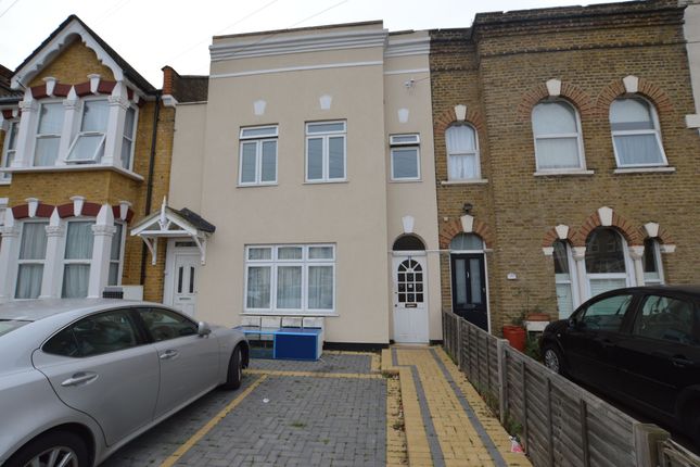 Thumbnail Flat to rent in Vicarage Road, London