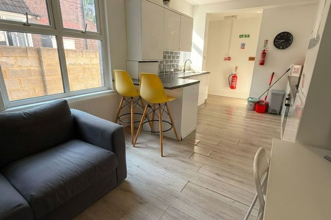 25, Avondale Road, Luton, LU1 photo 2