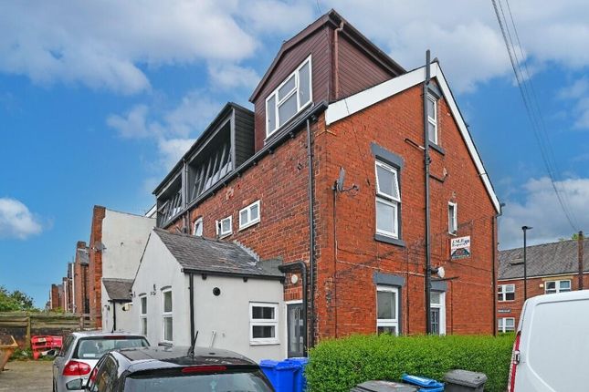 Charming Red Brick Terraced House With Multiple Fl...