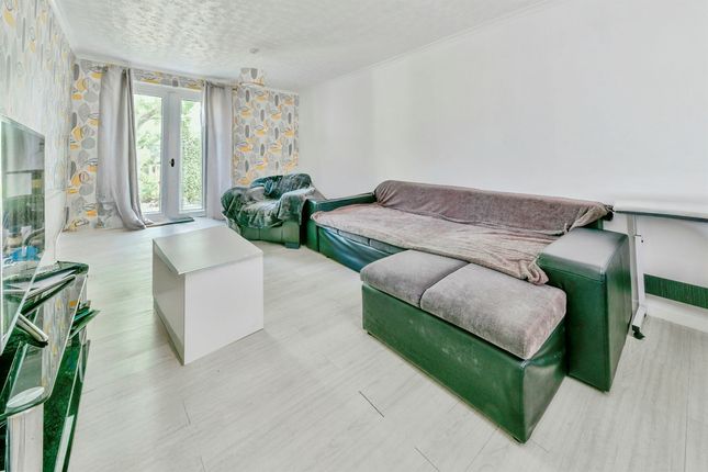 568, Canterbury Way, Stevenage photo 2