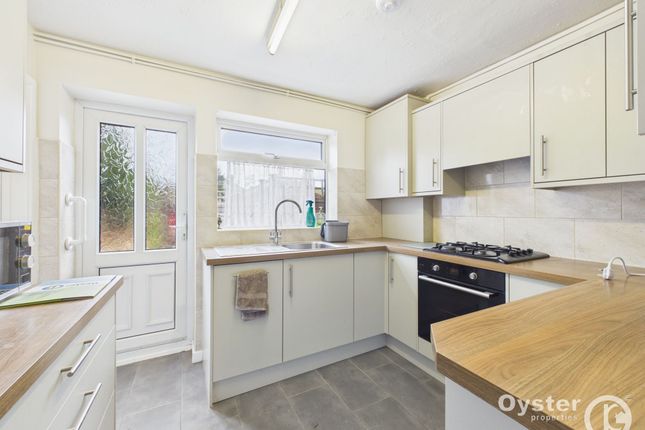 42 Holmbridge Gardens, Enfield photo 3