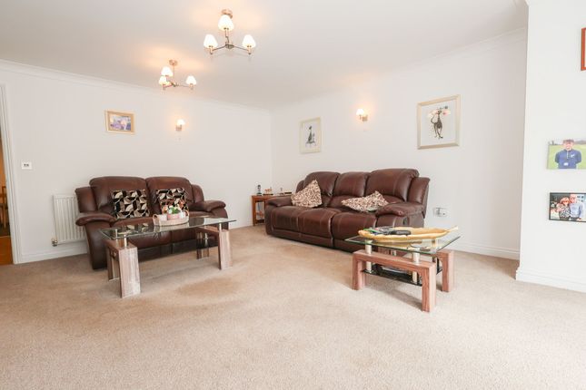 2 Spinnakers Pentire Avenue, Newquay photo 4
