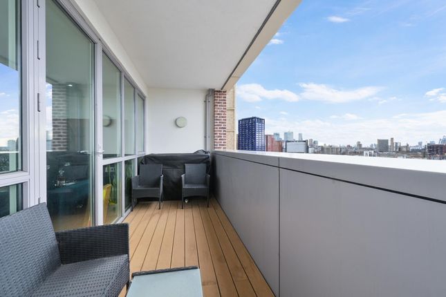 89 Discovery Tower 1, Terry Spinks Place, London photo 3