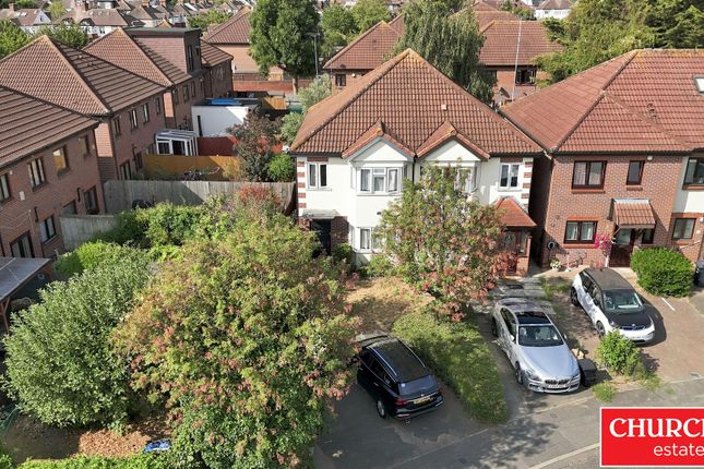 1,, Merino Close, London photo 2