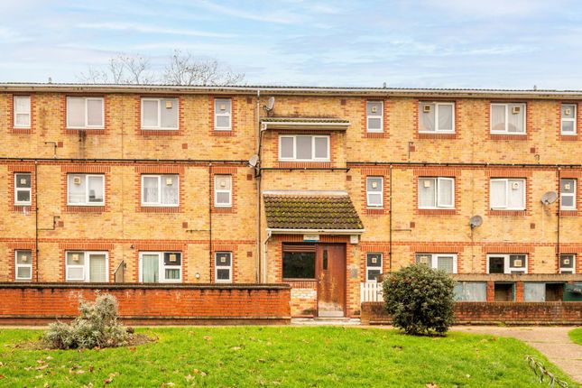 Thumbnail Flat for sale in Staveley Close, Peckham, London