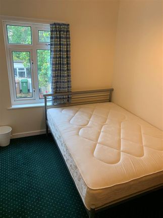 Rf 44 Cowley Rd Bedroom (2).Jpg