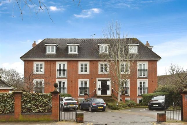 3-bed flat on Flat 7 - 107, London Road, Brentford, £600,000