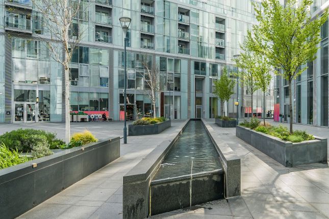 3-bed flat on 15, Atrium Heights, Greenwich, £525,000