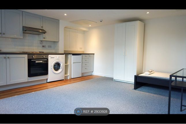 Flat, Balmoral Place, Halifax photo 3
