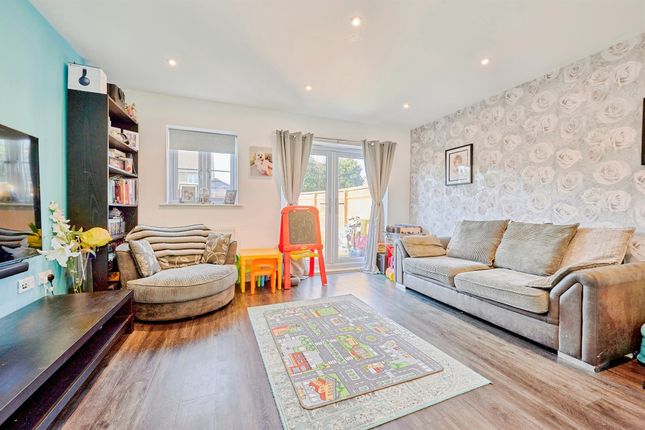 17, Oak Drive, Bishop's Stortford photo 2