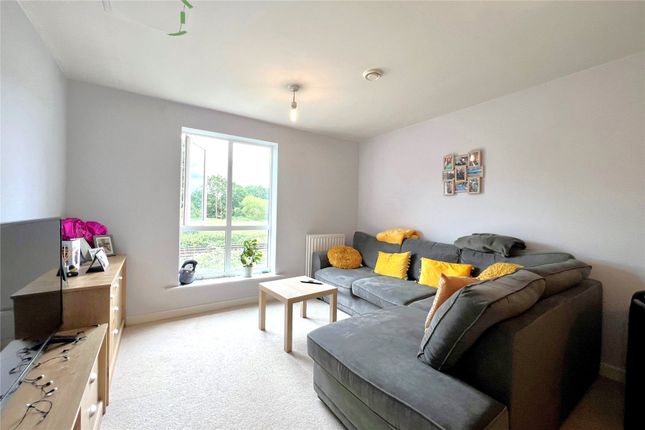 51, Harrow Close, Surrey photo 2