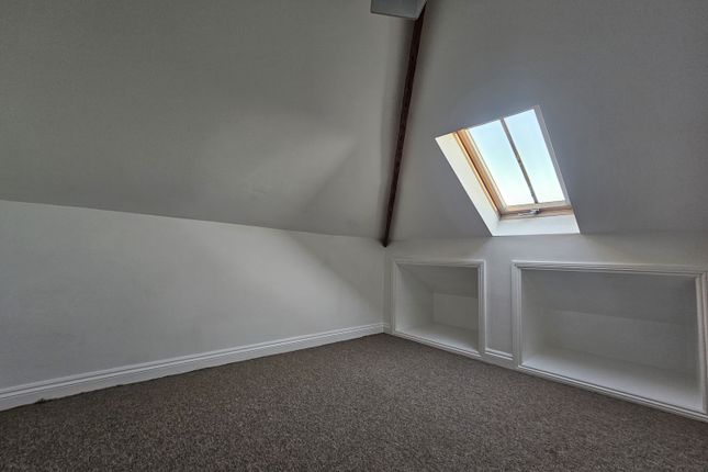 Flat 3, 51 High Street, Dorset photo 5