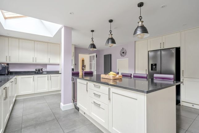 2, Yeomans Way, CAMBERLEY photo 4