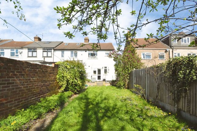 111, Sheringham Avenue, Romford photo 2