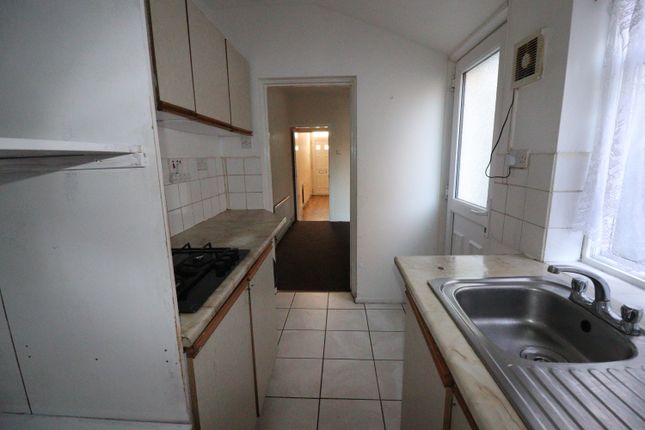 106, Maple Road West, Luton photo 5