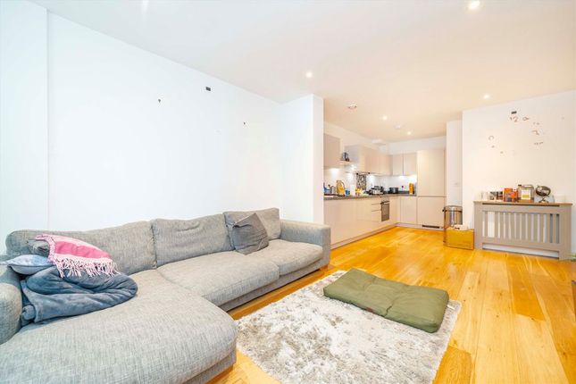 Flat 42 Kinglake House, Denman Avenue, Southall photo 3