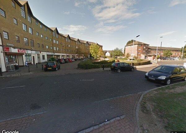 2 Bedroom, 2 Bathrooms  Flat In Comer Crescent Ub2 4Xd