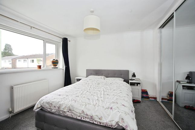 32, Yr Hendre, Cardiff photo 4