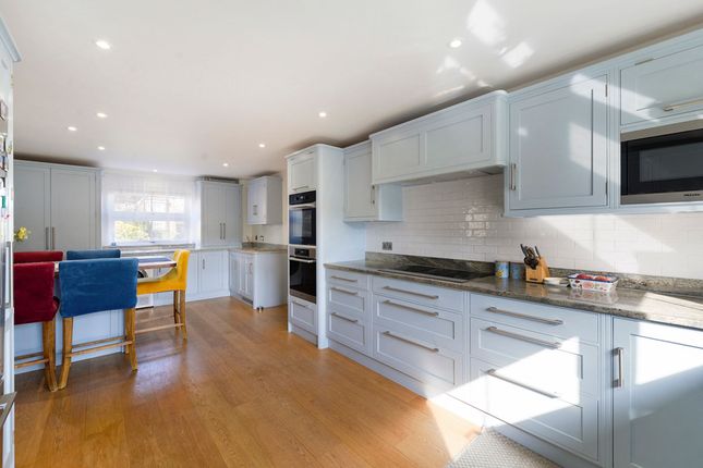 41 The Haydens, Tonbridge photo 4