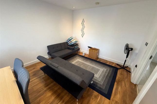 Kenton Road, 512A, Kenton, London photo 2