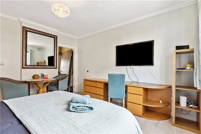 Flat 3, 361, Fulham Road, London photo 4