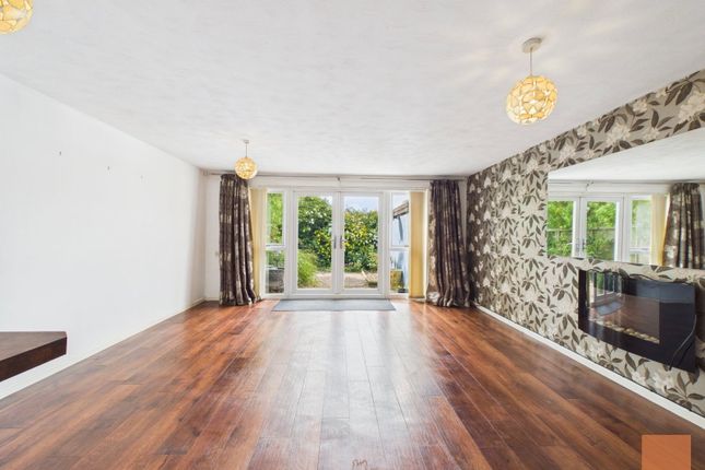 38, Ellen Close, Mount Hawke photo 4