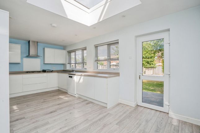 39A,, Fourth Avenue, Havant photo 2