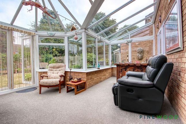 35 Highfields Way, Chesterfield photo 2