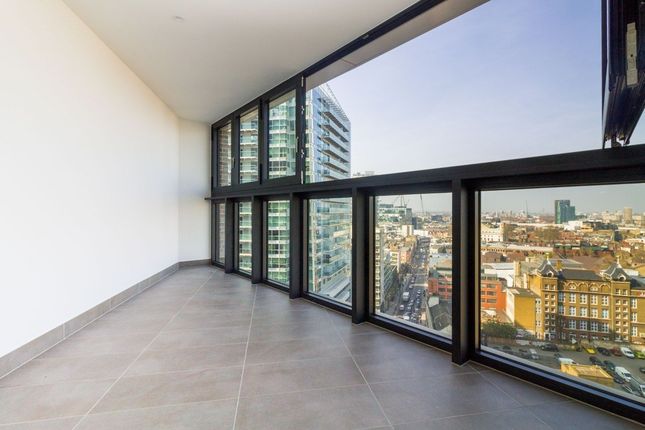 Flat to rent in Wiverton Tower, New Drum Street, London