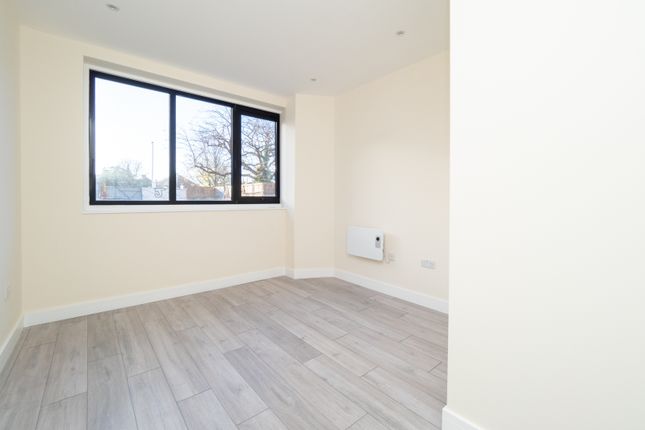Flat for sale in Ewell Road, Cheam