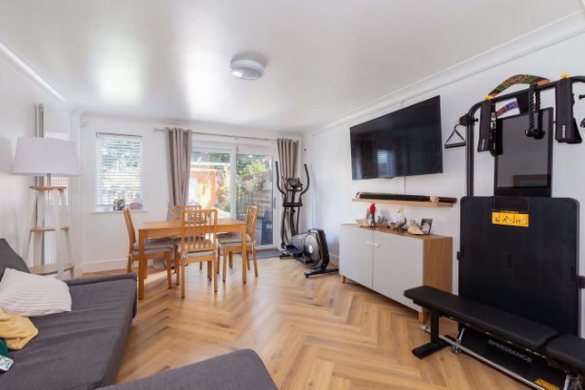 12, Tilbury Walk, Langley photo 3