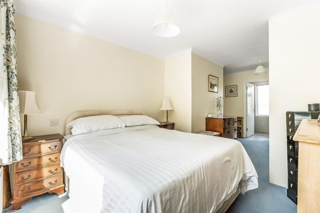 Lynwood, 29 Sole Farm Road, Bookham photo 4