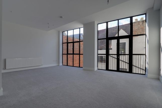 Apt 8, Cathedral Views, St. Johns Lane, Gloucester photo 2