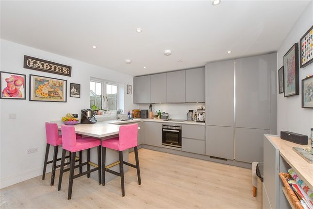 Sapphire Park, Maidstone photo 3