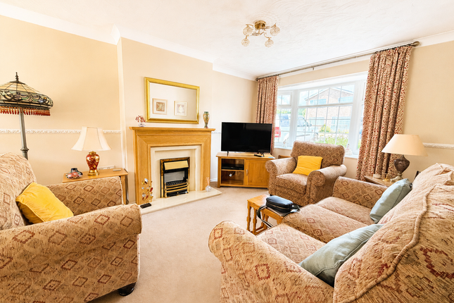 21, Woodhall Drive, Derby photo 2