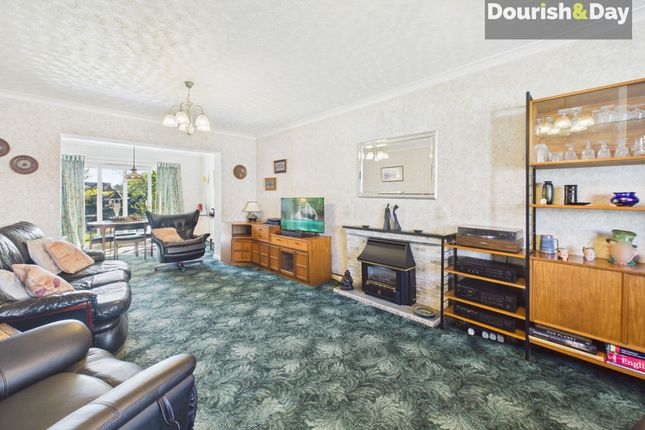 9 Heath Drive, Stafford photo 2