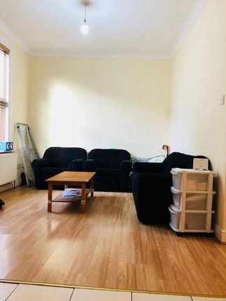 Room 2 Flat Above Shop, 330 Barking Road, London photo 4