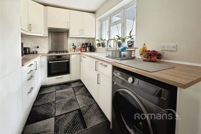 42, Glassonby Walk, Surrey photo 4