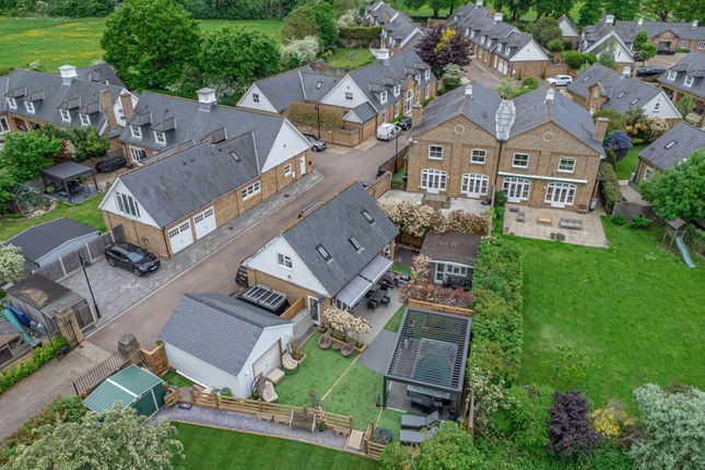 Darlington Lodge, 17, Orchid Close, Goffs Oak photo 3